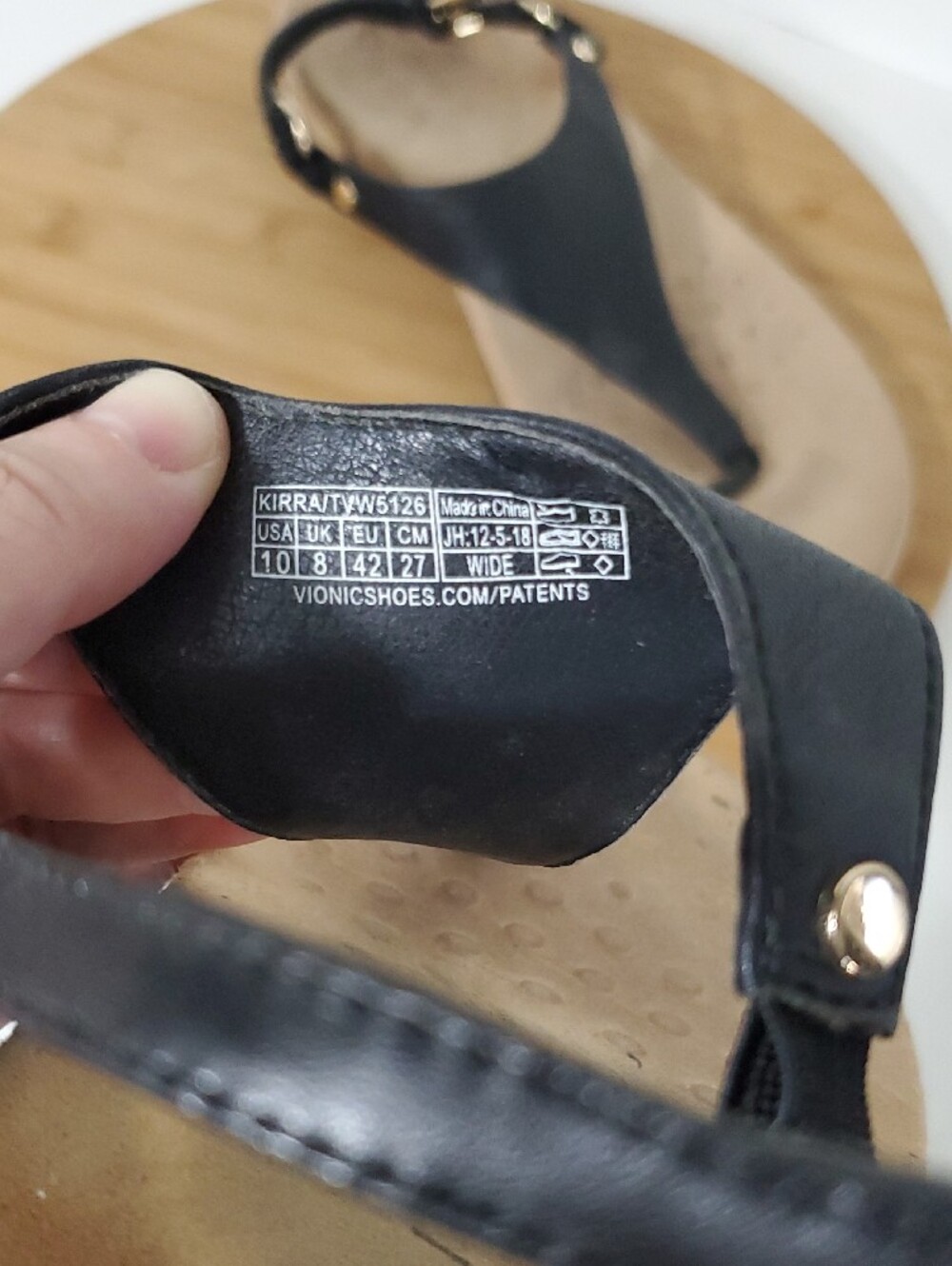 Vionic Kirra Black Leather T-Strap Thong Sandals Size 10W - Picture 7 of 8